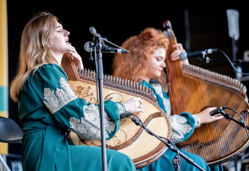 Dvi Doli on the main stage at the Yorkshire Integration Festival 2022