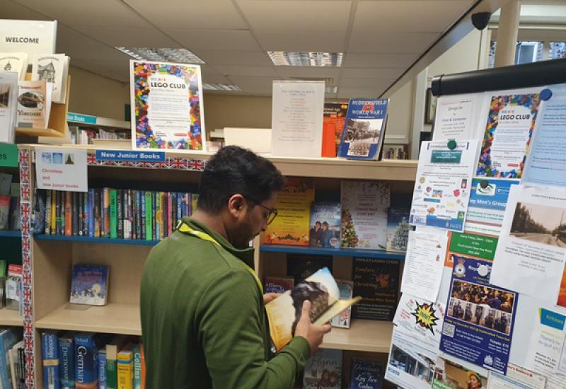 Refugee volunteer in the library